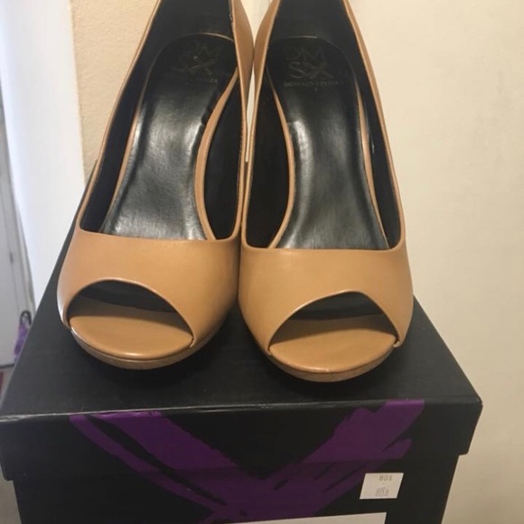 Taupe DMSX Donald J. Pliner shoes new - Picture 2 of 4